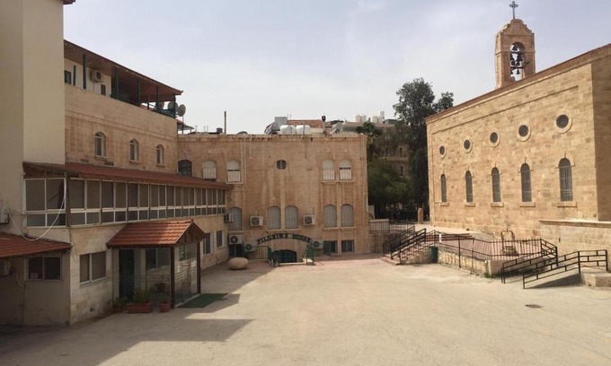 Madaba House | Discover Pilgrim's Guest House: Family-Friendly Comfort