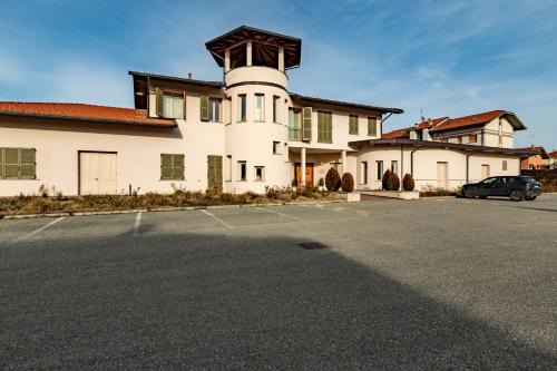 Villanova d'Asti Hotel | Pet-Friendly Retreat at PILGRIM'S HOUSE by Alterego