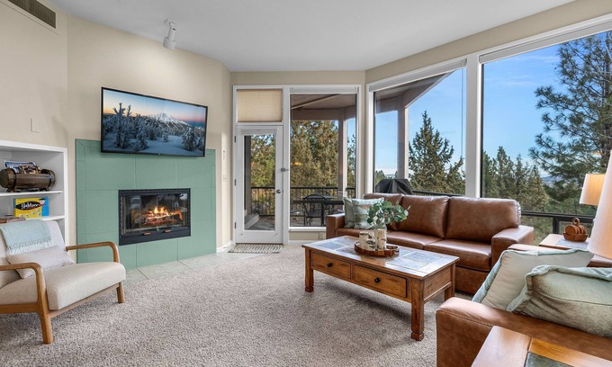 Century West Condo | Mountain Retreat at Mt. Bachelor Village Condo with Hot Tub