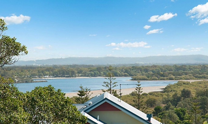 Yamba Apartment | Discover Pilotage 1: Oceanfront Views & Pool Access
