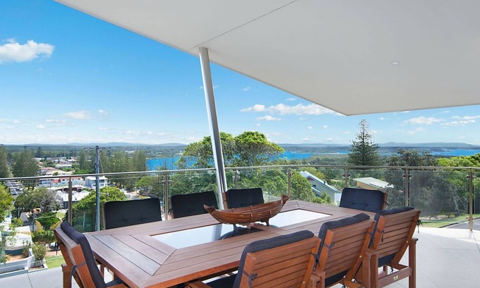 Yamba Apartment | Unforgettable Sunset Views at Pilotage 4 with Oceanfront Pool