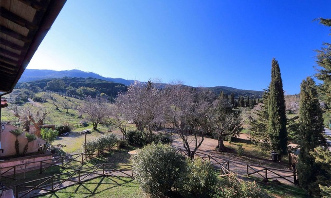 Porto Ercole Apartment | Welcoming Pimpinnacolo 21: Family-Friendly & Pet Friendly