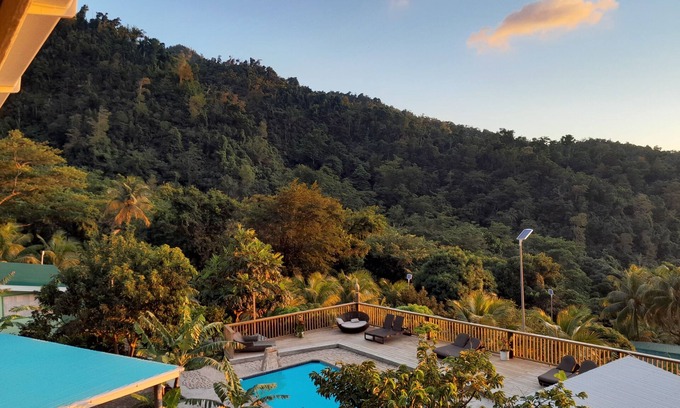 Pointe Michel Cabin | Family-Friendly Pinard's Mountain Resort with Pool Access