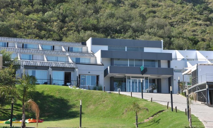 Villa Carlos Paz Hotel | Discover Pinares Panorama Suites & Spa: 4-Star Retreat