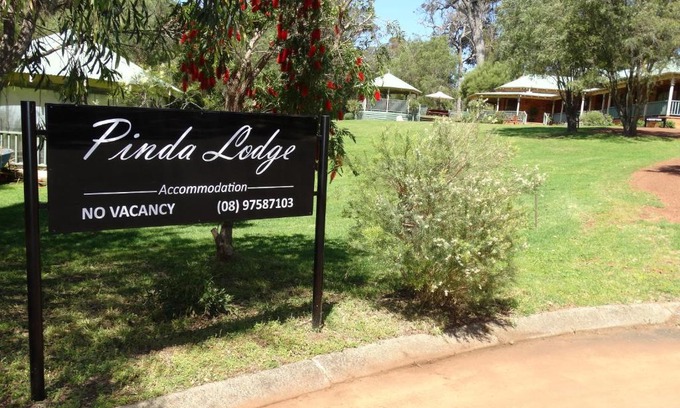 Margaret River Bed & Breakfast | Discover Pinda Lodge: 4-Star Retreat with Hot Tub & Breakfast
