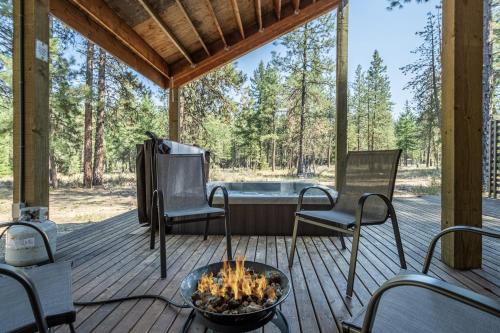Leavenworth House | Relax at Pine Acres: Family-Friendly Retreat with Hot Tub