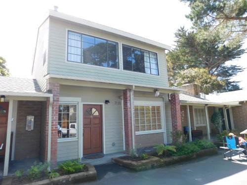 Pacific Grove House | Explore Family-Friendly Pine Acres Lodge with Hot Tub Access