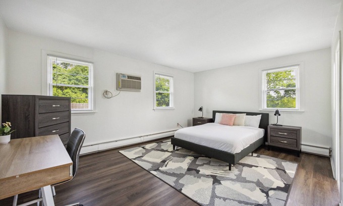 Newark Apartment | Pine Brook 1122 I Pool & Gym Access I Pet Friendly Stay