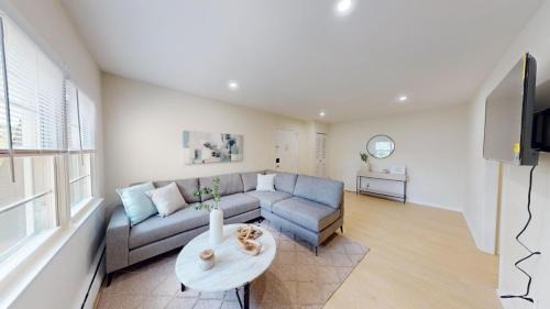 Newark Apartment | Pine Brook 1322 I Pool & Gym Access with Free Parking