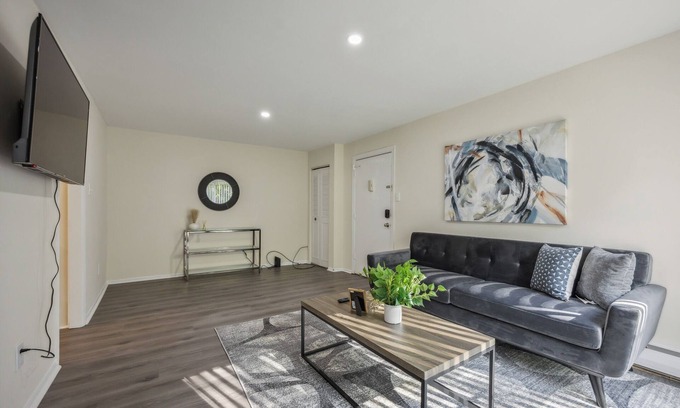 Newark Apartment | Discover Pine Brook 410: Pool, Gym & Free Parking Awaits!