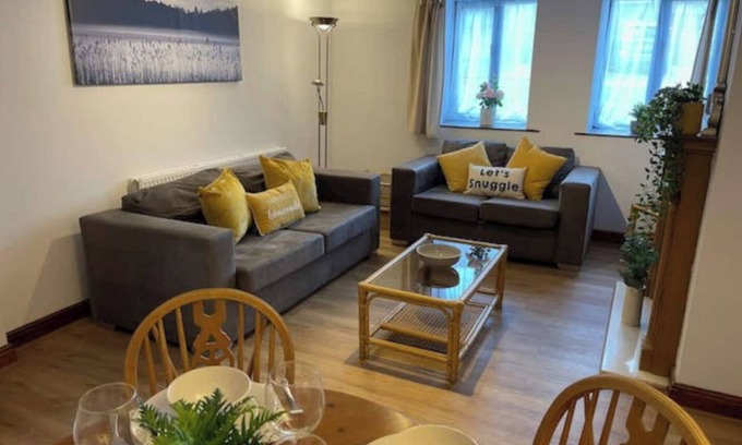 Dronfield Cottage | Cozy Pine Cottage: Pet-Friendly Retreat with Breakfast