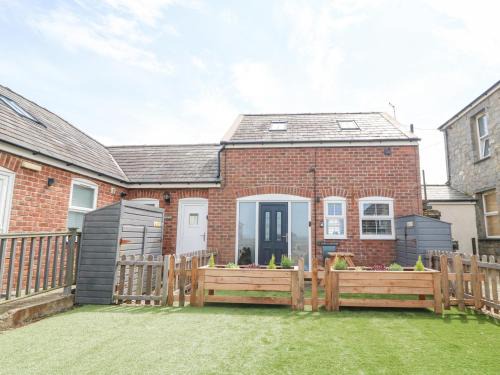 Dinas Dinlle House | Discover Pine Cottage: Pet Friendly 4-Star Retreat
