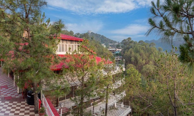 Barog House | Pet-Friendly Pine Dream Resort in Kasauli with Breakfast