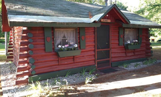 Grawn Cabin | Relaxing Retreat at Pine Log Cabin - Ellis Lake Resort