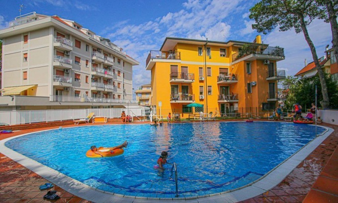 Eraclea Mare Apartment | Pine Forest Retreat with Pool & Wi-Fi - Rated 9/10