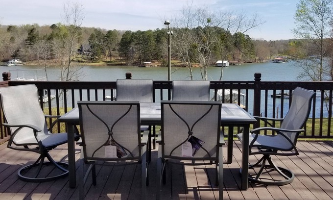 Gainesville House | Lakefront Pine Haven Cottage with Pool & Dock - Rated 10/10