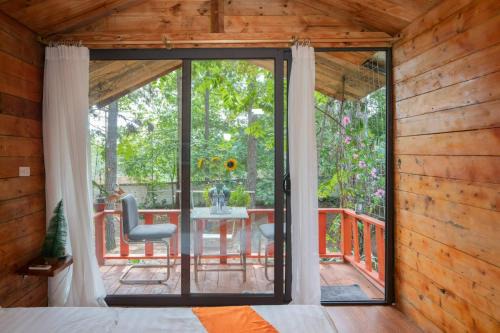 Soc Son Ski Chalet | Pine Hill Villas & Camping