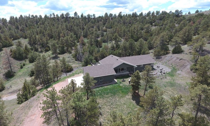 Edgemont House | Experience Pine Hills Resort with Pet-Friendly Amenities