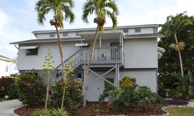 Pine Island Center House | Guest Rated 10/10: Twin Palms on Pine Island Canal