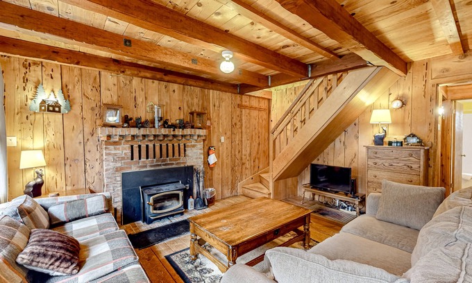 McKinney Estates Cabin | Pine Knolls: Private Cabin with Hot Tub Near Outdoor Fun
