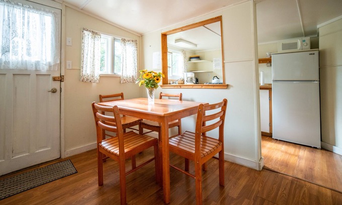 Gravenhurst Cottage | Pine Lake's Lodgepole Pine Cottage: Family & Pet Friendly Retreat