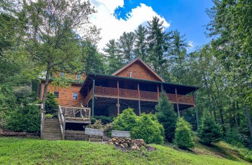 Jefferson House | Discover Pine Log Lodge: Pet-Friendly Retreat with Hot Tub