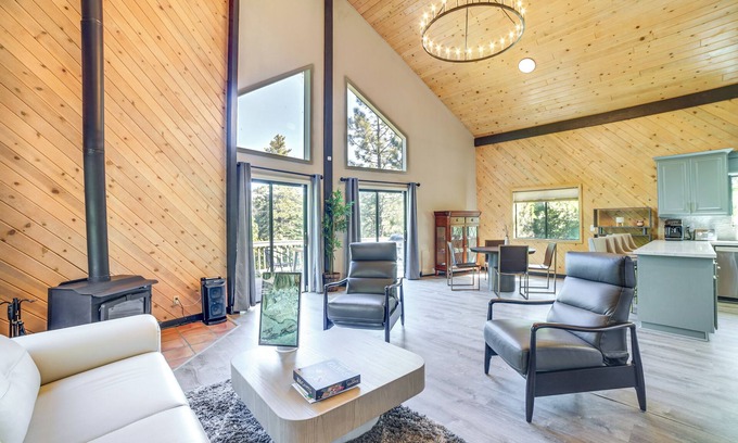 Pine Mountain Club Cabin | Inviting Pine Mountain Club Cabin with Pool & Hot Tub Access