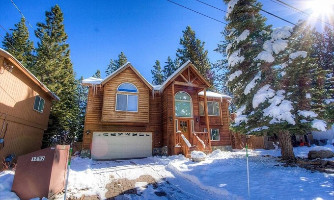 Pioneer Trail House | Pine Mountain Paradise: 3 Bedroom Home with Pool & Spa