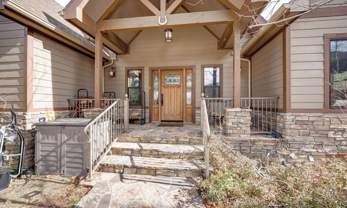 Pine Mountain Club Cottage | Cozy Pine Mountain Club Cabin with Private Deck & Views