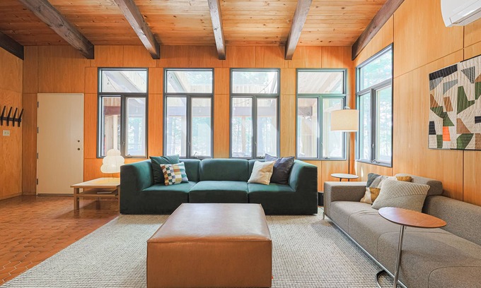 Havelock-Belmont-Methuen Cottage | Experience Pine Point on Kosh: Midcentury Cottage Retreat