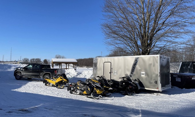 Dodgeville Hotel | Cozy Pine Ridge Motel: Family-Friendly with Breakfast & Kitchen
