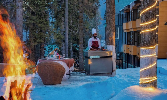 Srinagar Hotel | Family-Friendly Pine Spring Resort in Beautiful Gulmarg