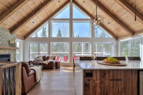 Amherst Ski Chalet | Experience Unmatched Comfort at Pine Tree Lodge
