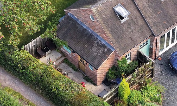 Eardington Cottage | Pet-Friendly Pine Tree Lodge in Bridgnorth - Guest Rated 9.8