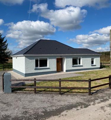 Crosswell House | Pine View: Family-Friendly Retreat in the West