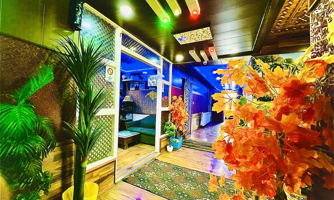 Srinagar Hotel | Relaxing Pine View Resort - Family-Friendly Amenities Await