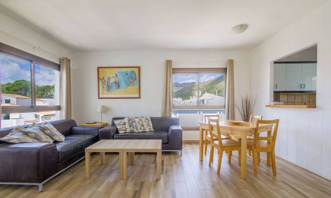 Puerto de Pollensa Apartment | Charming Oceanfront Apartment with Great Views near Beach