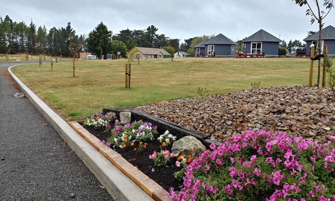Kaiapoi Hotel | Family-Friendly Pineacres Motel with Pool and Restaurant