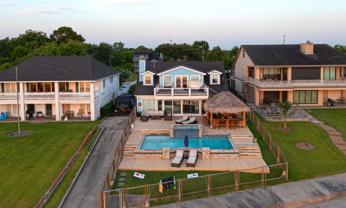 Clear Lake Shores Villa | Pineapple Bay Villa - with private pool overlooking the Ocean.