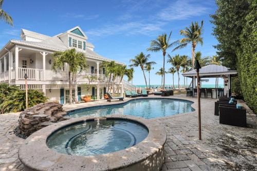 Islamorada House | Discover Pineapple Beach: Family-Friendly with Pool Access