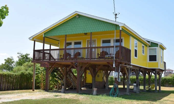 Galveston House | Pineapple House: Secluded Fishing Paradise with Ocean Views