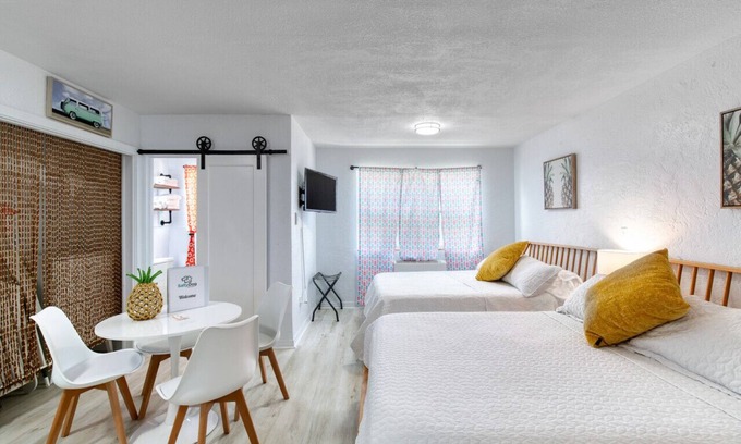 Bridgeport Heights Hotel | Oceanfront Retreat at Pineapple Shores Inn - Guest Rated 9.4