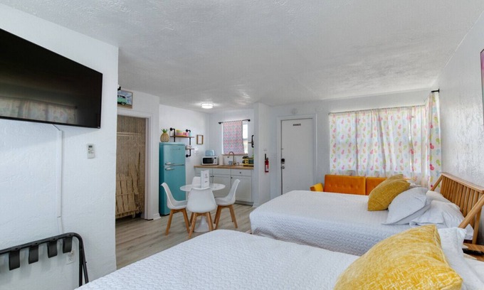 Bridgeport Heights Hotel | Experience Pineapple Shores Retro Inn with Oceanfront Bliss
