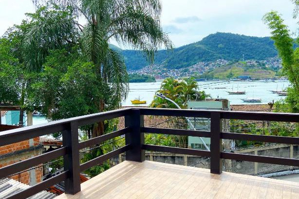 Marinas House | Cozy Pineapples Casa Angra with Ocean Views & Family Friendly