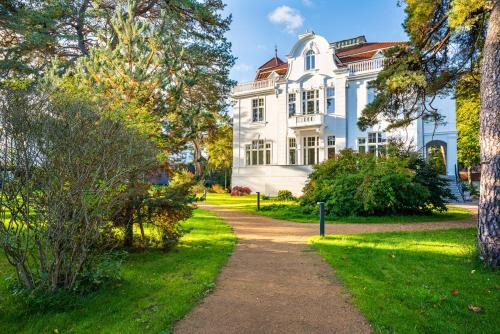 Seebad Heringsdorf Hotel | Oceanfront Comfort at Pineblue Villas - Rated 9.5/10