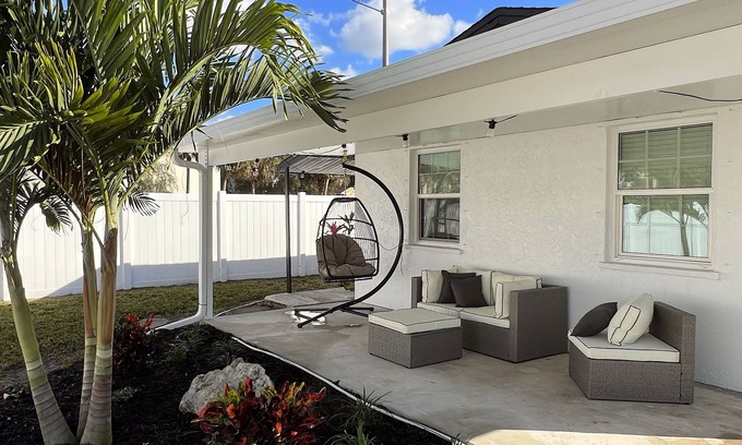 Sarasota Apartment | Discover Pinecraft Paradise: Ocean View Apt in SRQ!