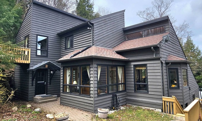 Haliburton Cottage | Experience Pinecrest on the Lake: Pet-Friendly 4 Season Cottage