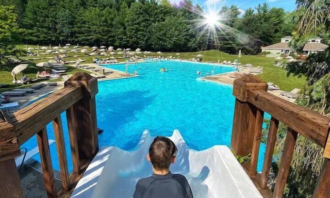Pocono Pines House | Relax at Pinecrest Retreat: Lake Views, Pool & Tennis