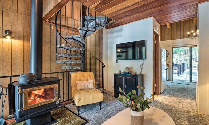 Pinecrest House | Cozy Pinecrest Retreat with Fireplace & Spa Amenities