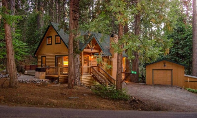 Mi-Wuk Village Cabin | Charming Pinecrest Area Cabin with Spa & Breakfast Included